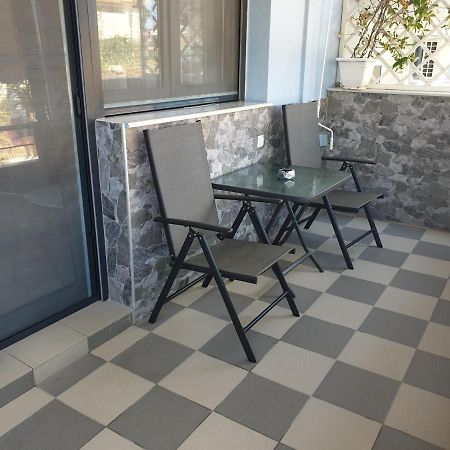 Iros Apartment Néa Péramos Buitenkant foto