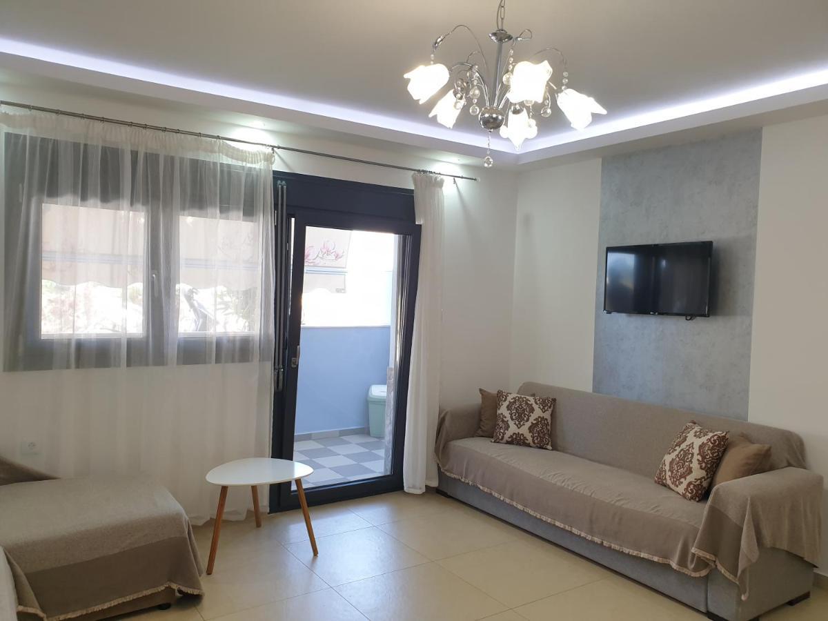 Iros Apartment Néa Péramos Buitenkant foto