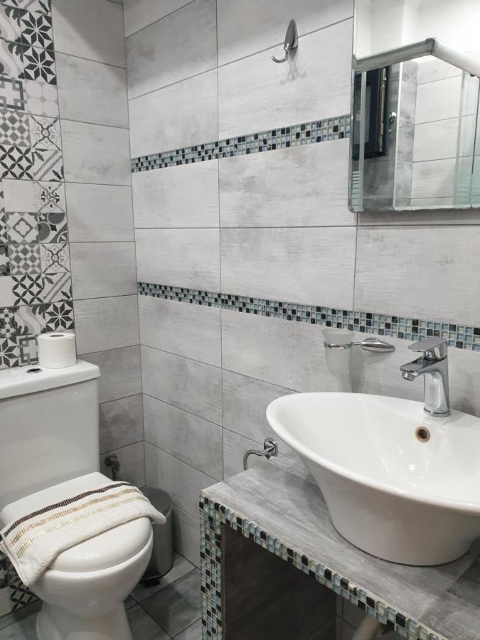 Iros Apartment Néa Péramos Buitenkant foto