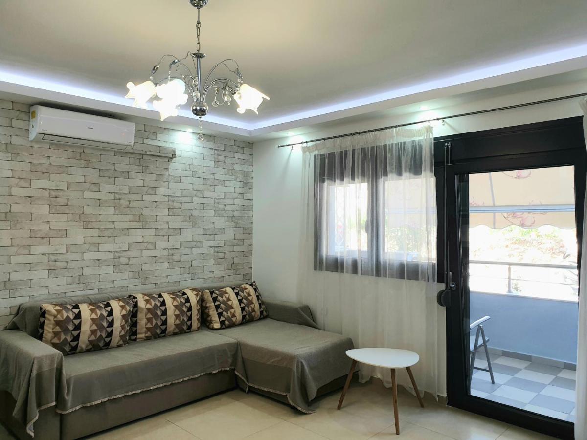 Iros Apartment Néa Péramos Buitenkant foto
