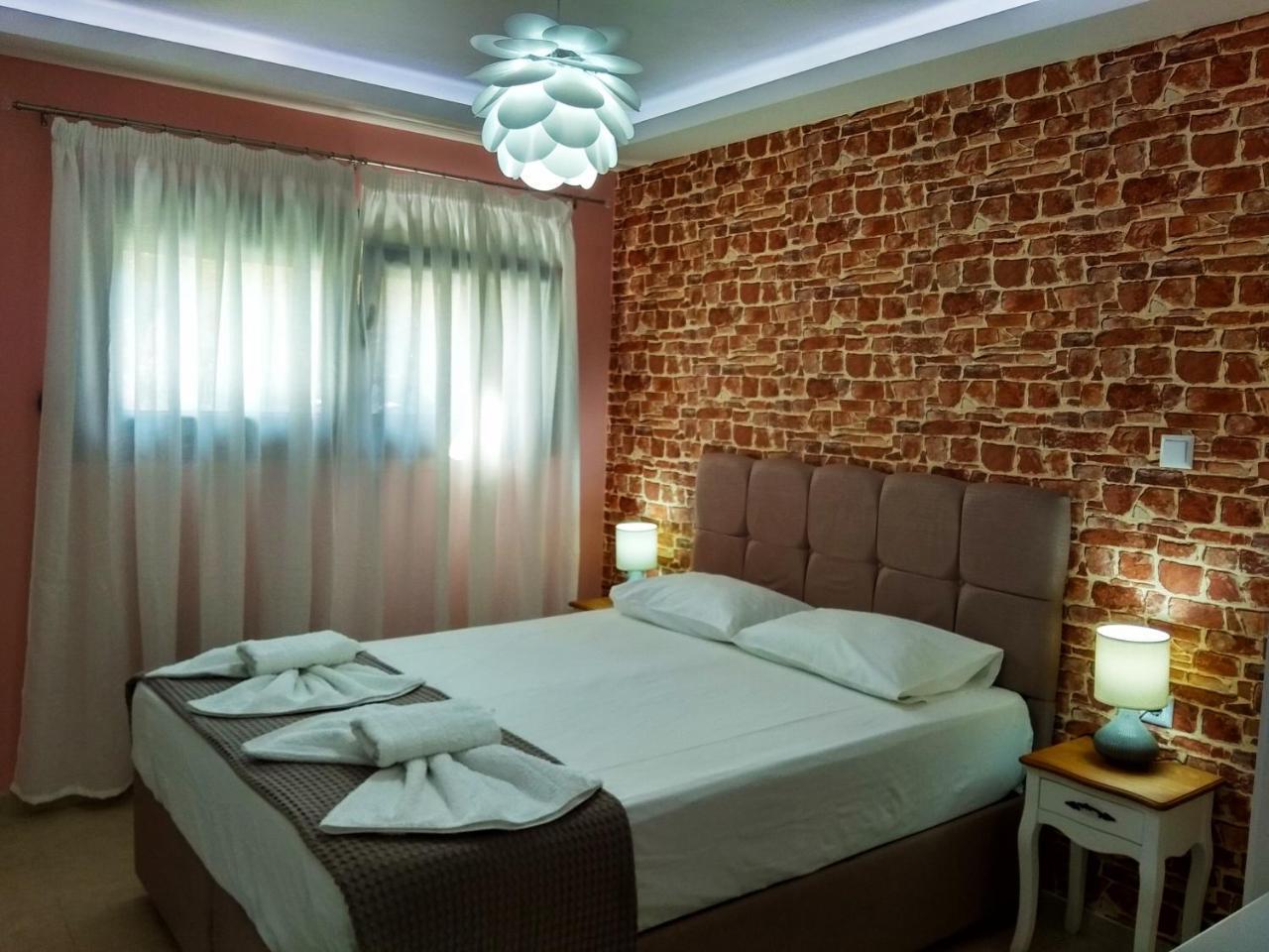 Iros Apartment Néa Péramos Buitenkant foto