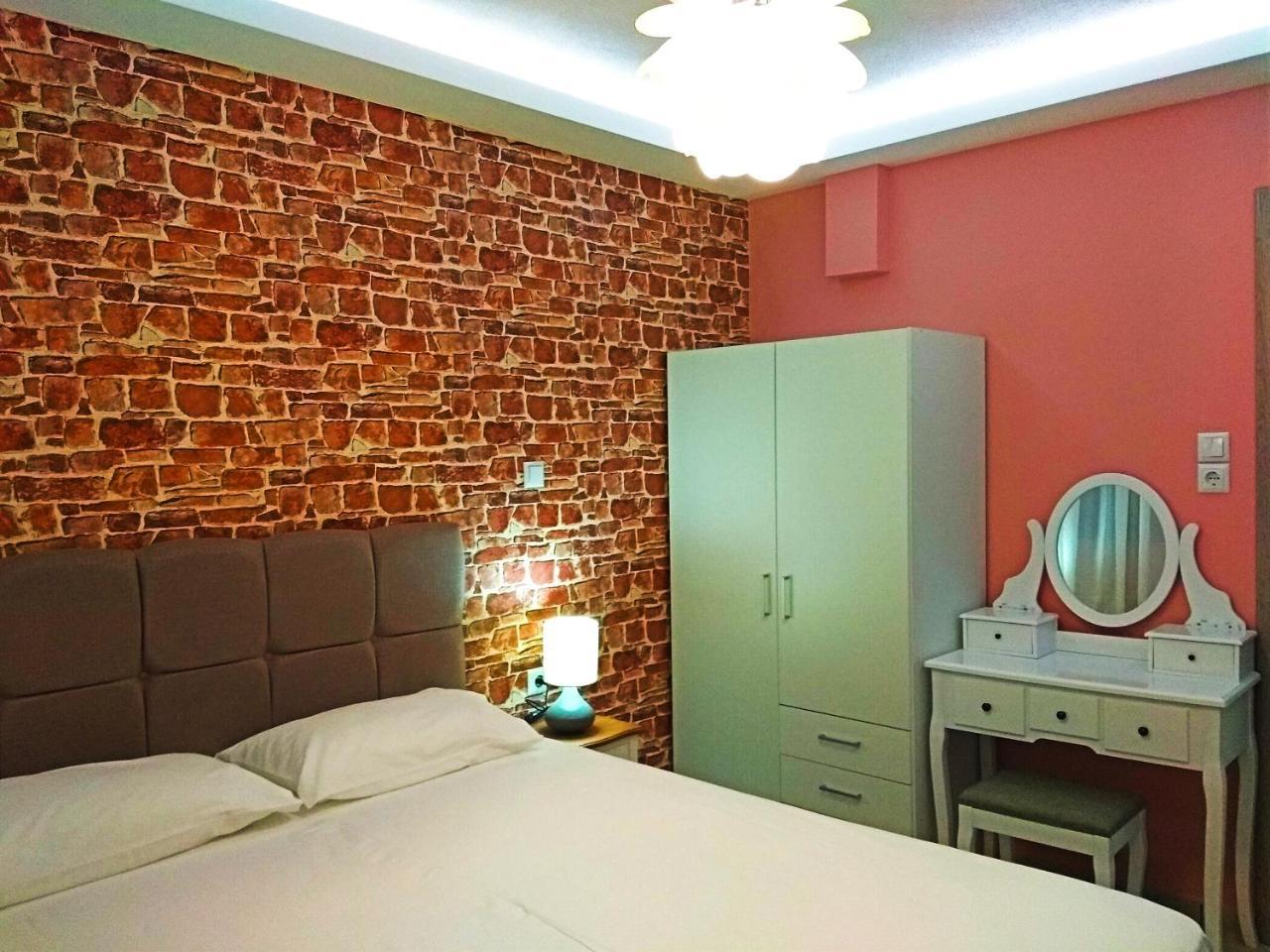 Iros Apartment Néa Péramos Buitenkant foto