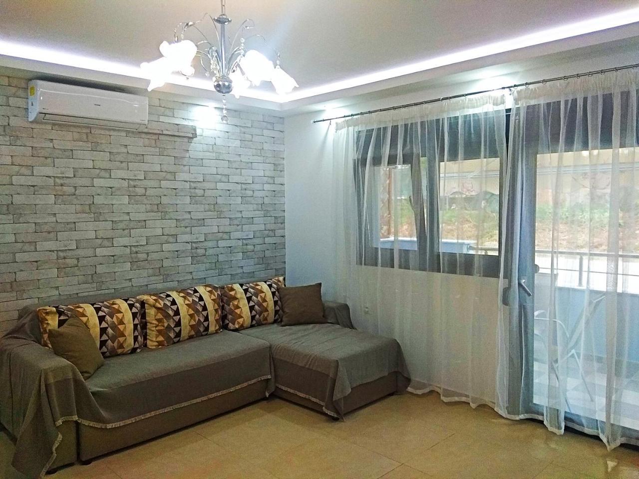 Iros Apartment Néa Péramos Buitenkant foto